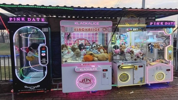 Za suvenirnicu, protiv aparata